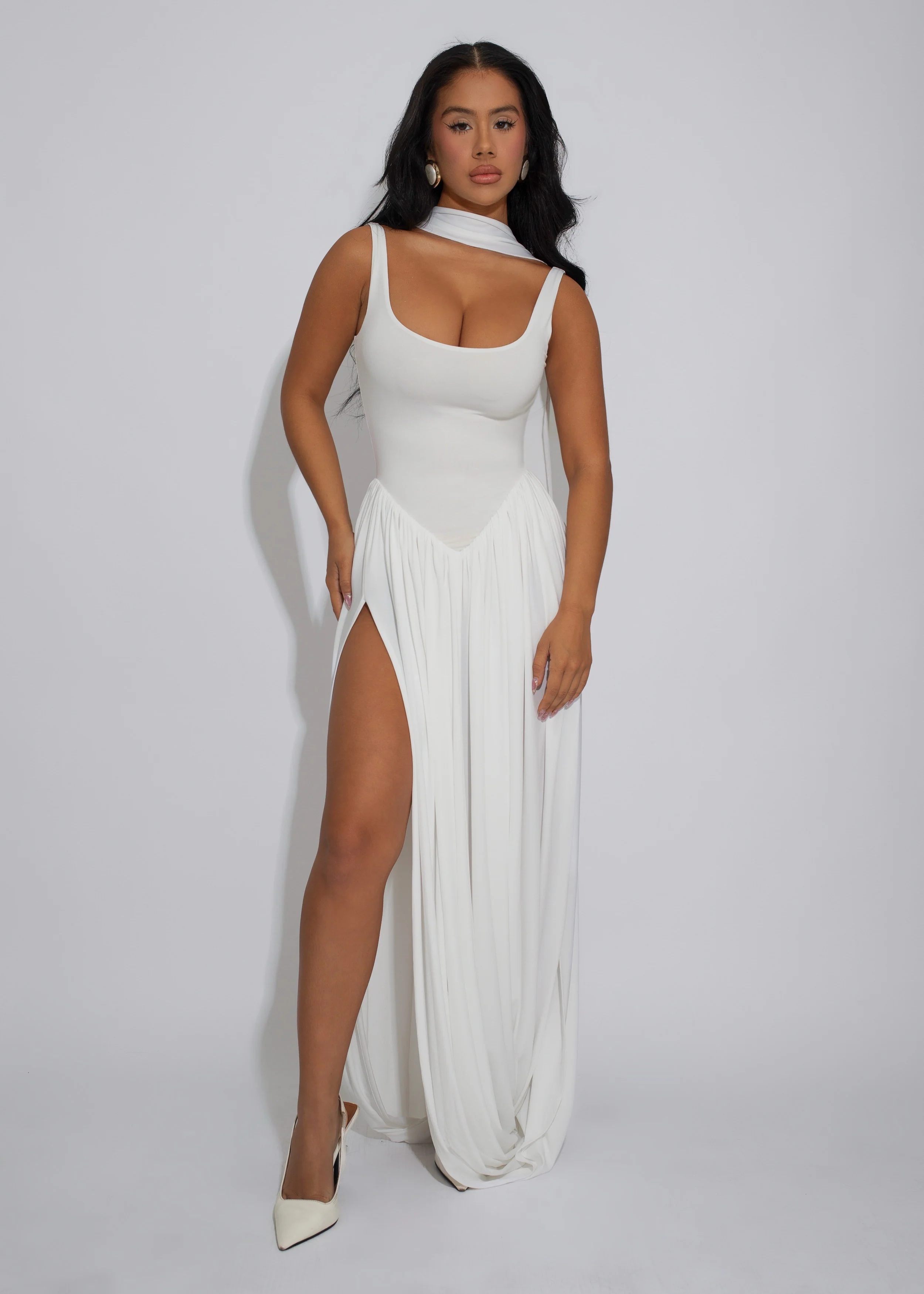 Seducción Celestial Ruched Maxi Dress White - Image 5
